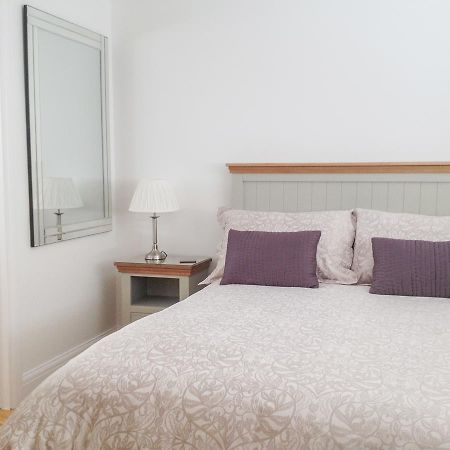 The Hideaway Villa Verwood Bagian luar foto